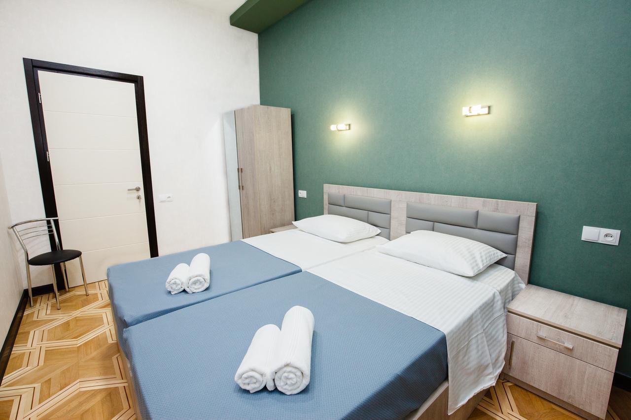 Garden Side Tbilisi Hotel ภายนอก รูปภาพ