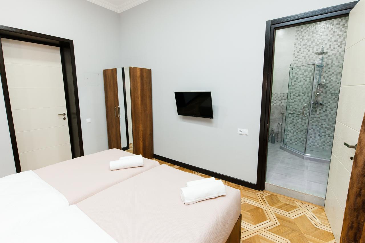 Garden Side Tbilisi Hotel ภายนอก รูปภาพ