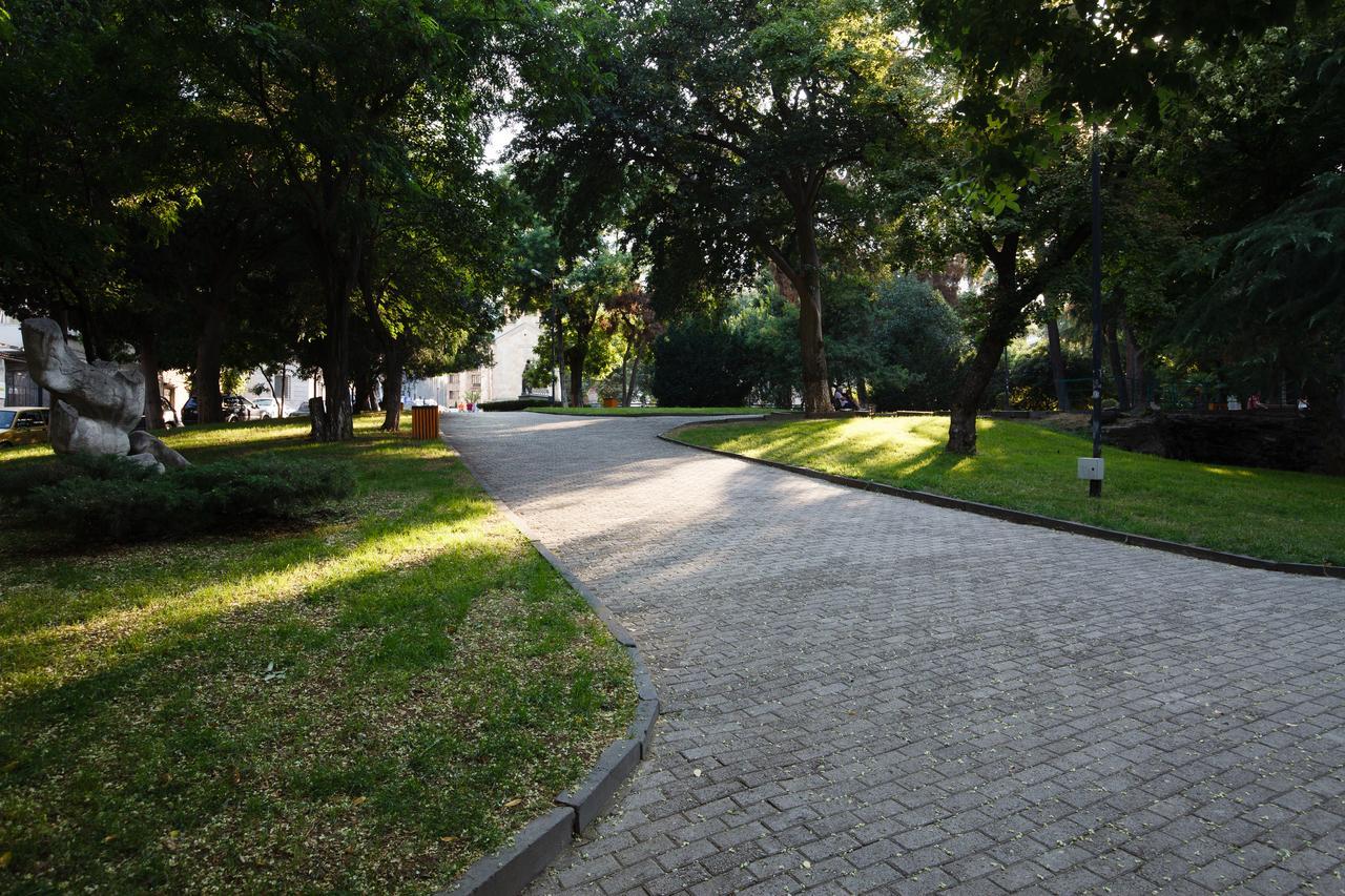 Garden Side Tbilisi Hotel ภายนอก รูปภาพ