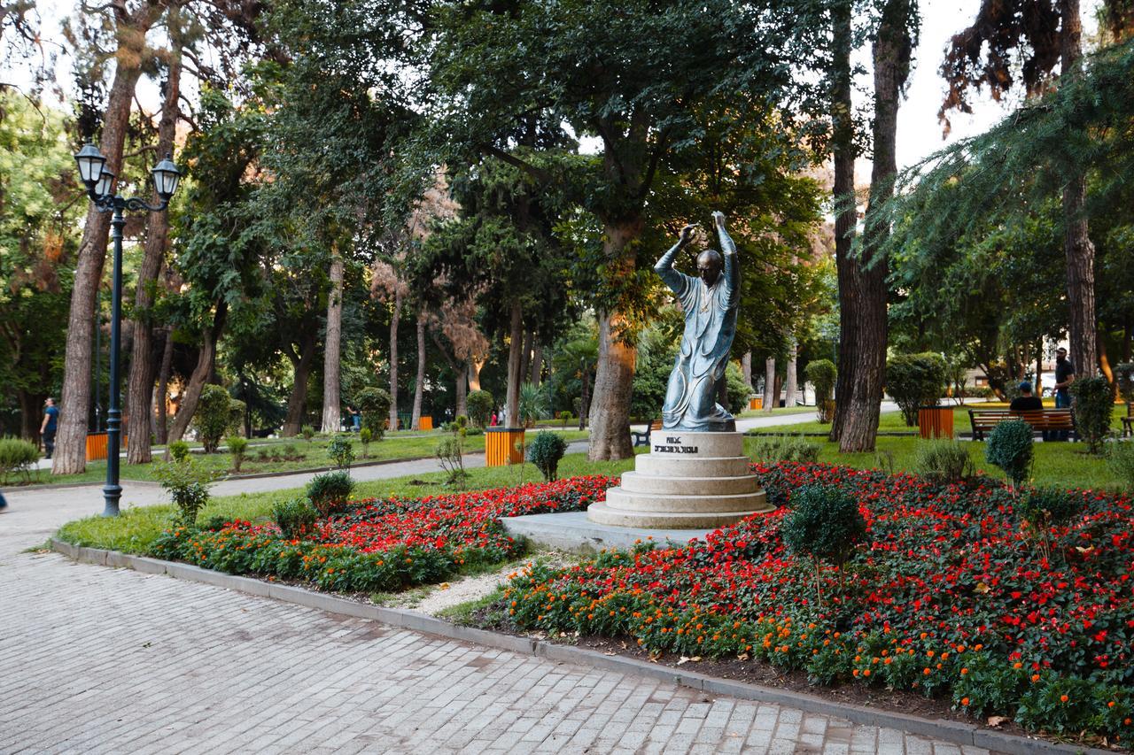 Garden Side Tbilisi Hotel ภายนอก รูปภาพ
