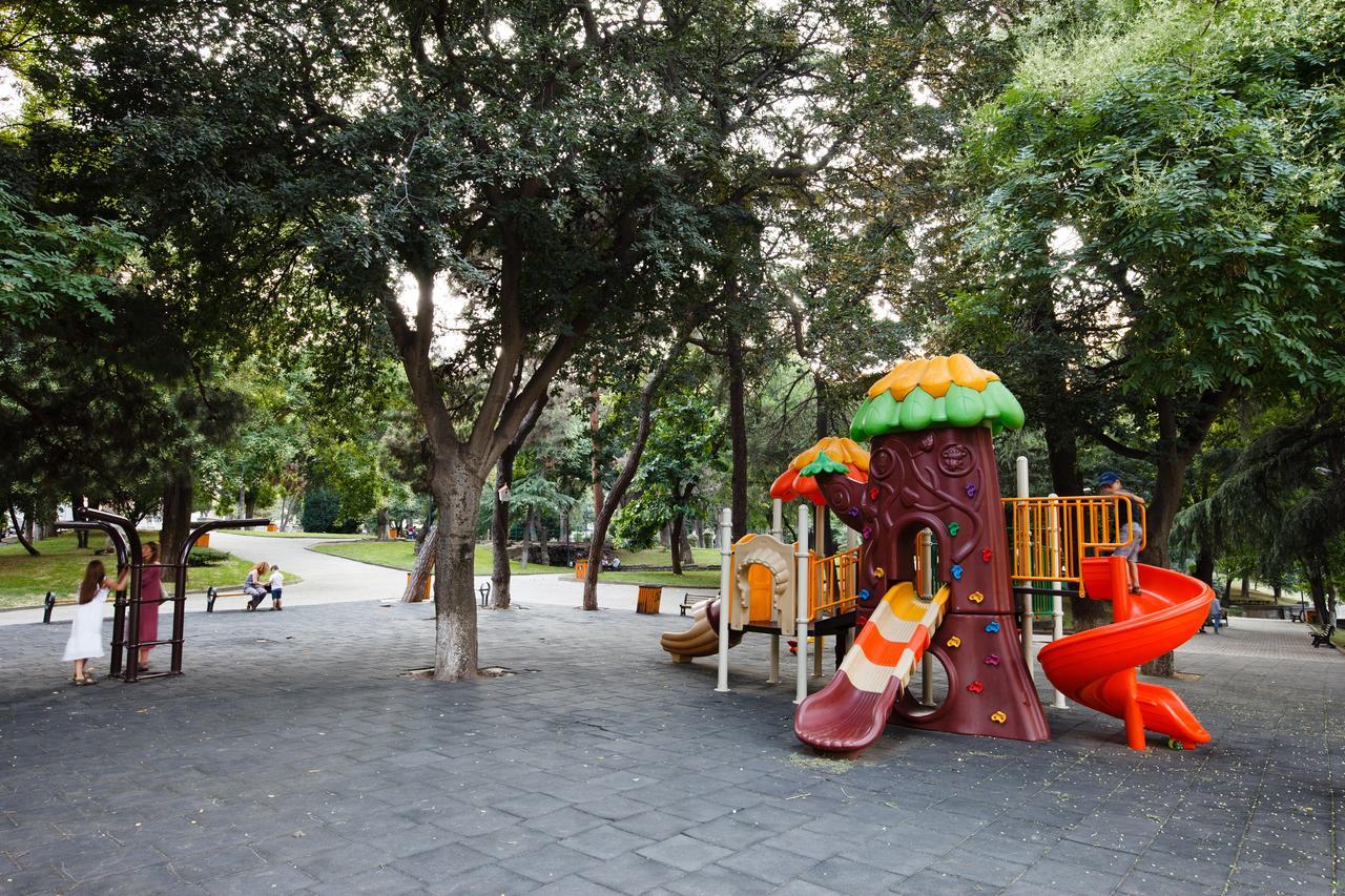 Garden Side Tbilisi Hotel ภายนอก รูปภาพ