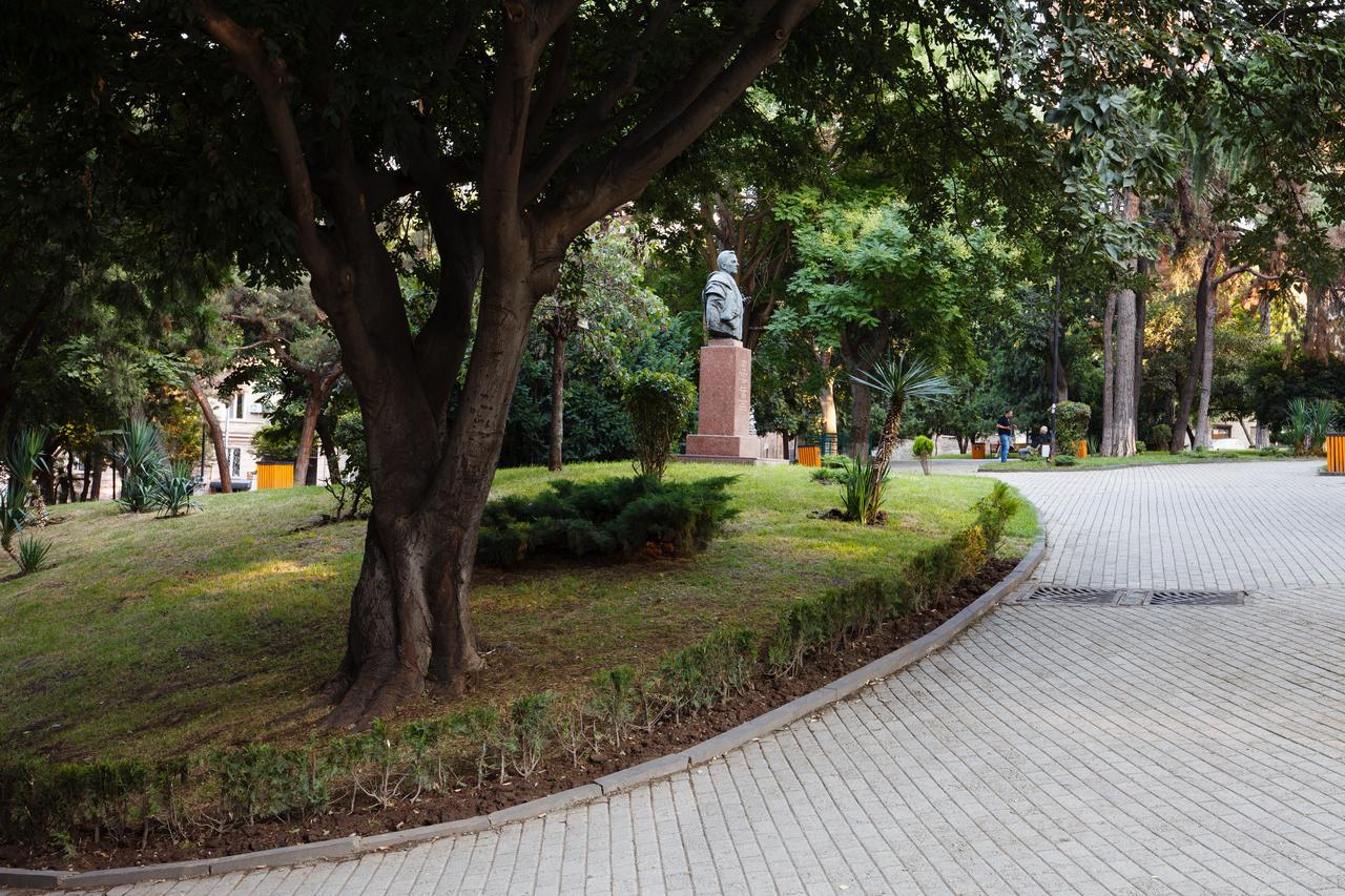 Garden Side Tbilisi Hotel ภายนอก รูปภาพ